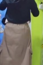 Sialan adik tiriku berhijab merah jambu